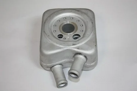 Радиатор масляный Audi 80, 100, VW GolfII, Jetta II, Passat -96, Ibiza -99, A8 94-02, A6 Avant -97, Polo -99 AUTOMEGA 130048611