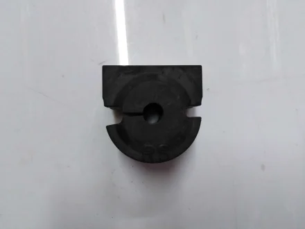 Втулка стабілізатора заднього 7 (E65, E66) 01-08 BMW 33556753927