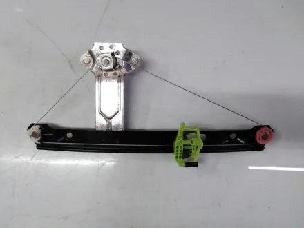 Склопідйомник задній лівий механічна 1 E81-E88 04-11,1 (E81) 06-12 BMW 51347067799