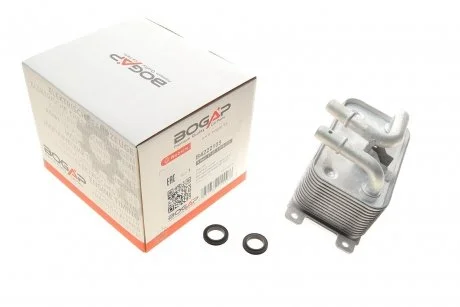 Маслоохолоджувач двигателя 17217519213 BMW BOGAP B4222105