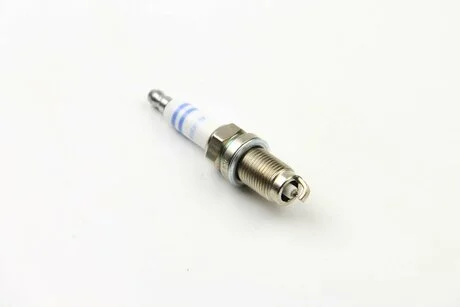 Свеча зажигания BOSCH 0 242 240 665