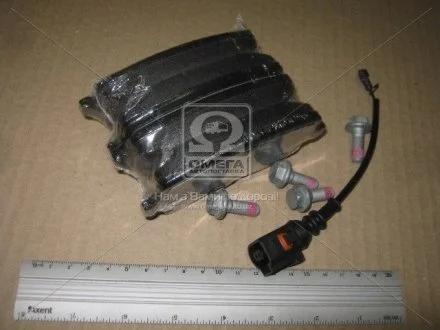 Колодки тормозные дисковые передние VOLKSWAGEN Transporter CHAMPION 573220CH