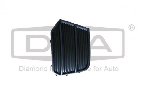 Решетка противотуманной фары правой (черная) Audi Q3 (11-) DPA 88071822302 (фото 1)