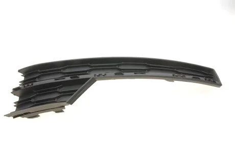 Рамка противотуманной фары без полосы правая Skoda Octavia (18-) DPA 88071839802