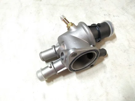 Термостат 2.4JTD ar ALFA ROMEO 145 94-01,146 94-01,156 97-05; LANCIA Kappa 94-01, Lybra 99-05 Fiat/Alfa/Lancia 46527105