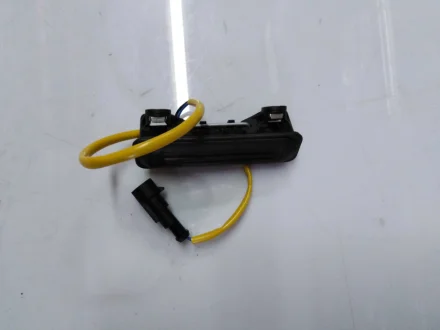 Кнопка відкриття кришки багажника Doblo 09- Fiat/Alfa/Lancia 51829929