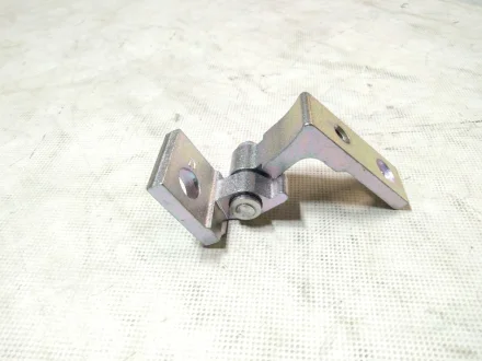 Петля двері передньої правої верхня FIAT Linea 07-17, Punto 05-18 Fiat/Alfa/Lancia 51931793