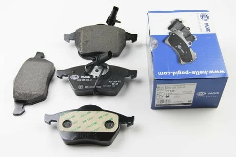 Тормозные колодки перед. Passat B5/Audi A4/A6 00-05 (с датчиком) PAGID HELLA 8DB355008-411