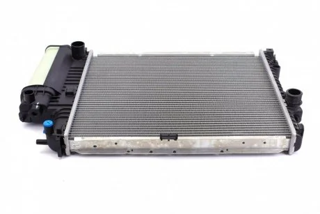 Радіатор 520 mm BMW 5(E39) 2,0-2,8 95-01 MAHLE / KNECHT CR251000S (фото 1)