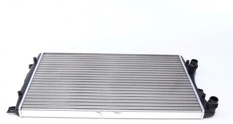 Радиатор охлаждения двигателя MAHLE / KNECHT CR 761 000S