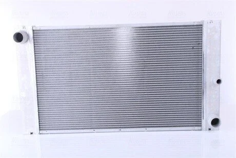 Радіатор охолодження двигуна NISSENS 60762