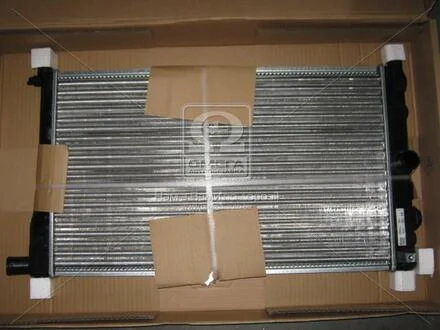 Радіатор охолодження DAEWOO NEXIA (94-) NISSENS 61651A
