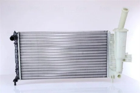 Радіатор охолоджування NISSENS 61764