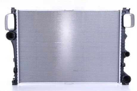 Радиатор охлаждения NISSENS 627025