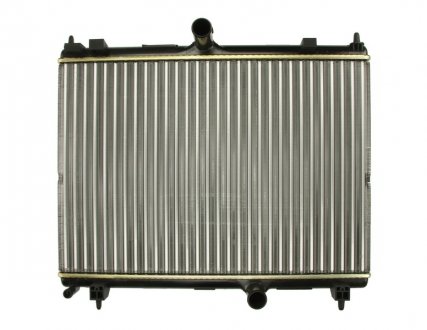Радиатор охлаждения двигателя NISSENS 636009