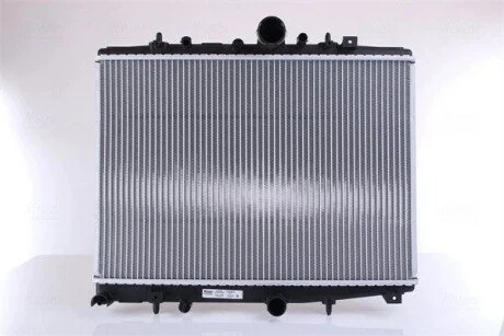 Радиатор охлаждения NISSENS 63704A
