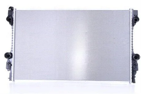 Радіатор охолоджування двигуна NISSENS 63779