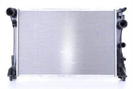 Радіатор охолоджування NISSENS 67167