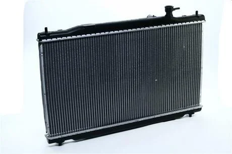 Радиатор охлаждения двигателя NISSENS 681372