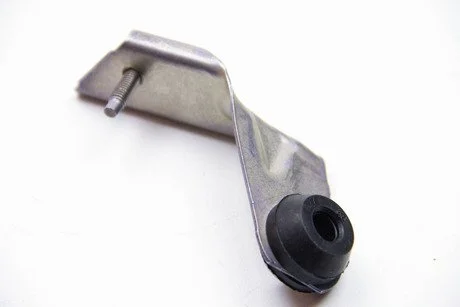 Кронштейн крепления радиатора Logan/Sandero 06- RENAULT 8200695121