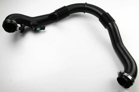 Патрубок интеркулера Trafic II 06- RENAULT 8200829441