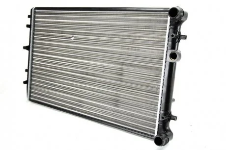 Радиатор THERMOTEC D7W043TT
