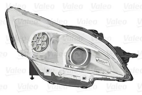 Фара автомобильная Valeo 046867