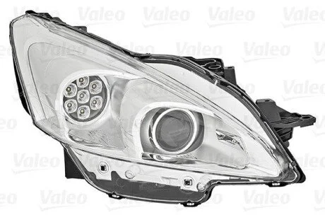 Фара автомобильная Valeo 046870