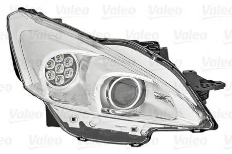 Фара автомобильная Valeo 046871